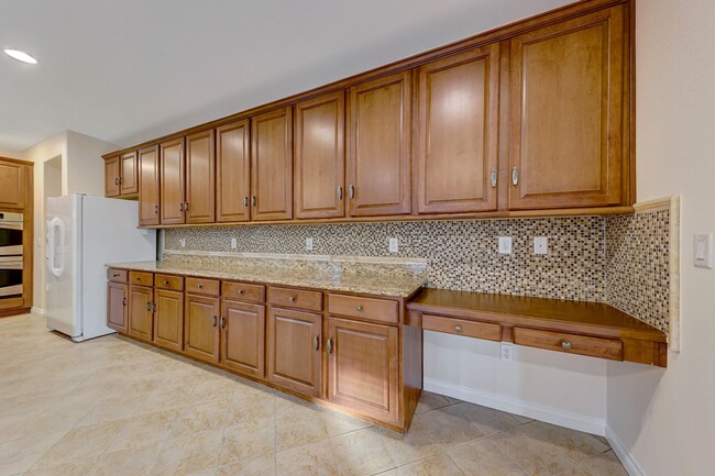 Building Photo - 5 Bedroom Corner Lot Home in Gated Community!