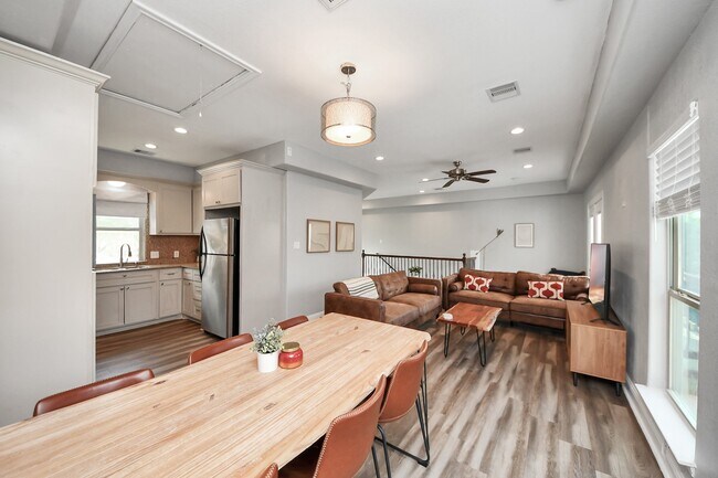 Building Photo - 1561 Scharpe St