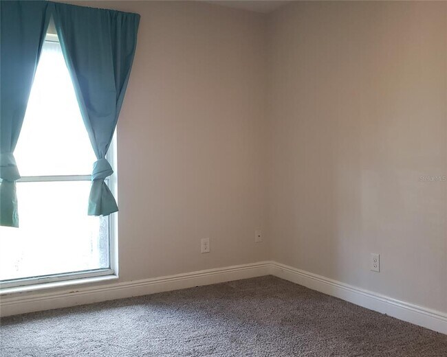 Building Photo - 404 King Louis Ct