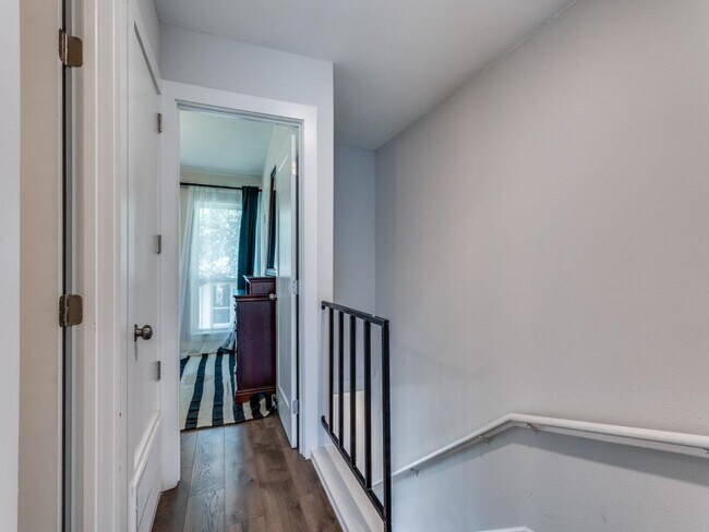 Building Photo - 3806 Southway Dr