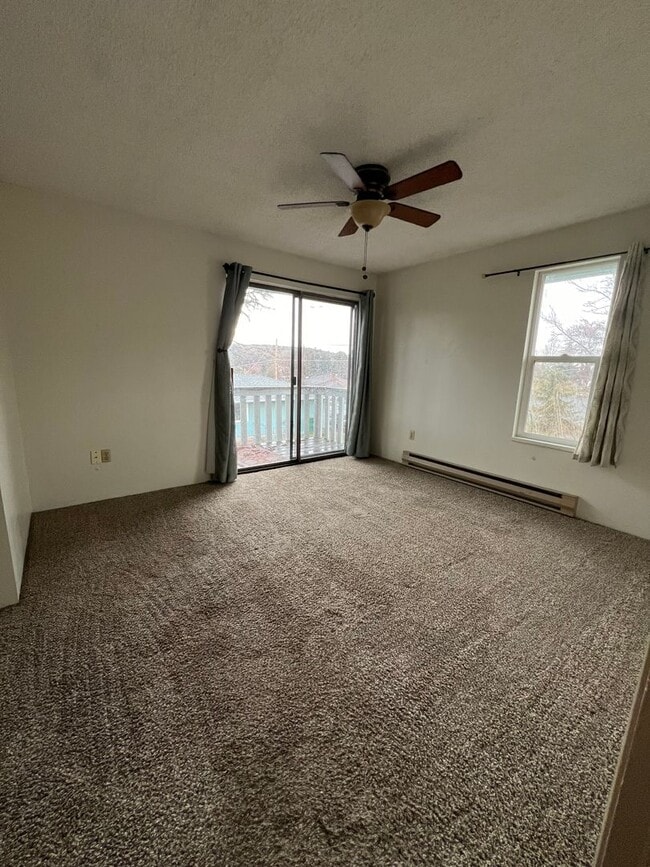 Building Photo - 2 Bedroom, 1.5 Bathroom - Upstairs/Downsta...