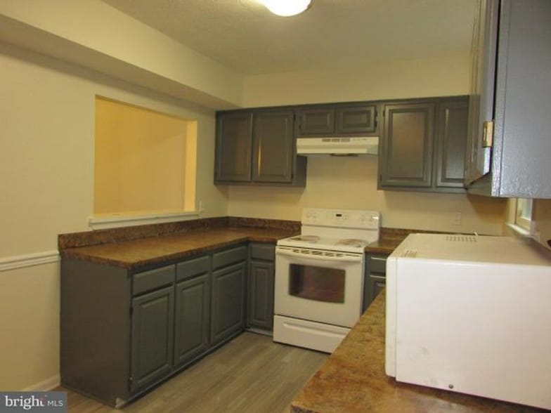 Building Photo - 7242 Morrison Dr