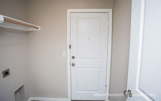 Building Photo - 921 Tulane St