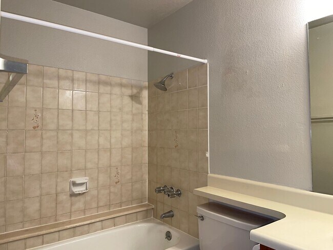 Building Photo - Cozy Second Story Condo Nestled in Gated Community