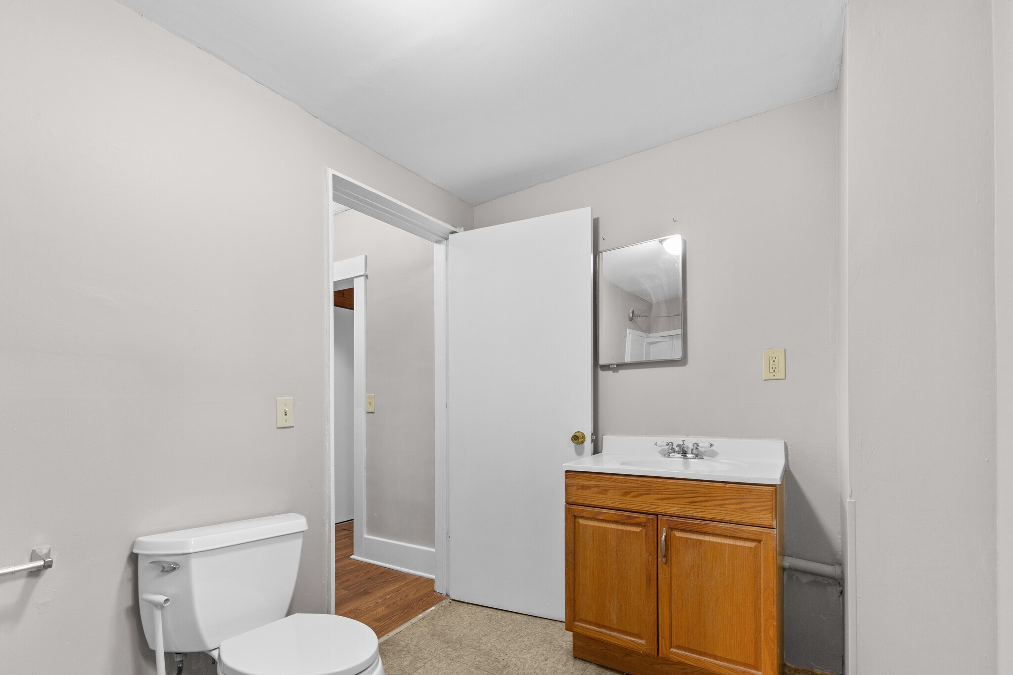 Building Photo - 922 Dakin St