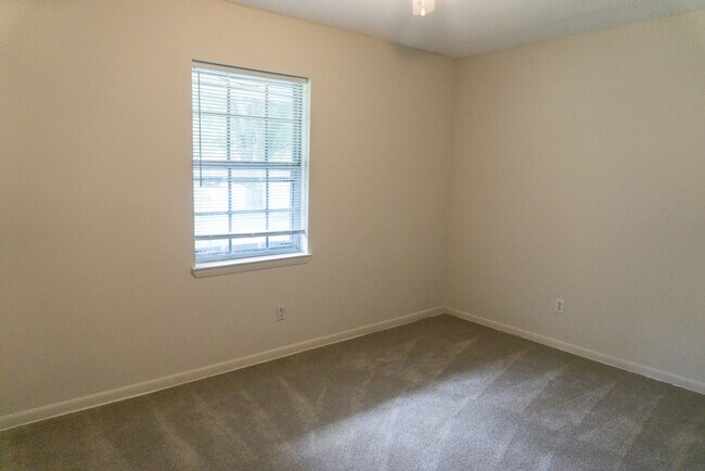 Building Photo - 1225 Parktown Dr