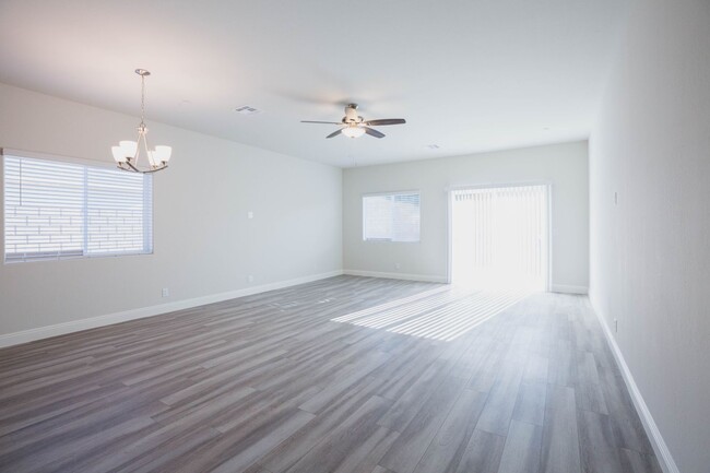 Building Photo - Beautiful 4 bed, 2 bath home AVAILABLE for...