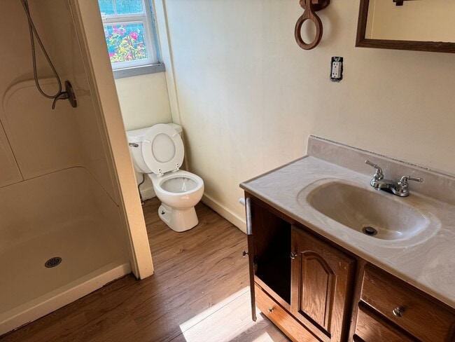 Building Photo - Gooseberry Point 2 Bed 1 Bath