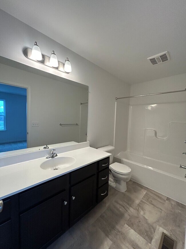 Building Photo - Newly Built 3 Bed, 2.5 Bath Townhome in Carlisle