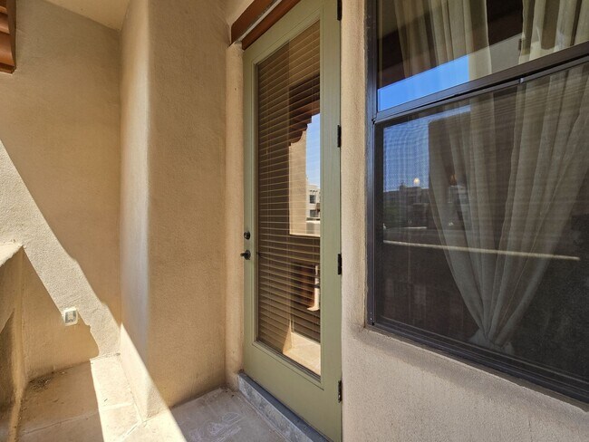 Building Photo - 1405 Vegas Verdes Dr