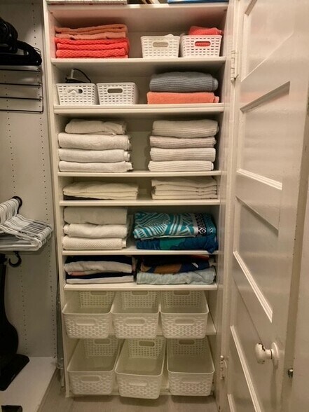 Closet - 127 24th St