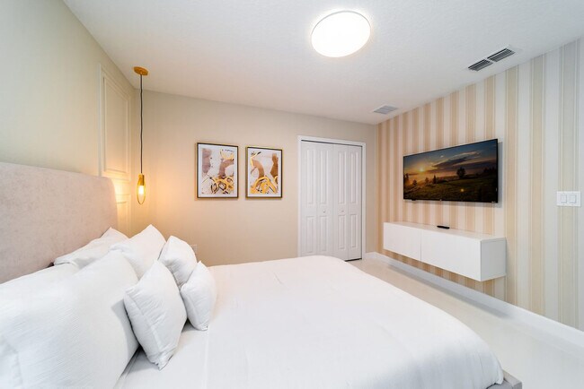 Building Photo - 2869 Bookmark Dr