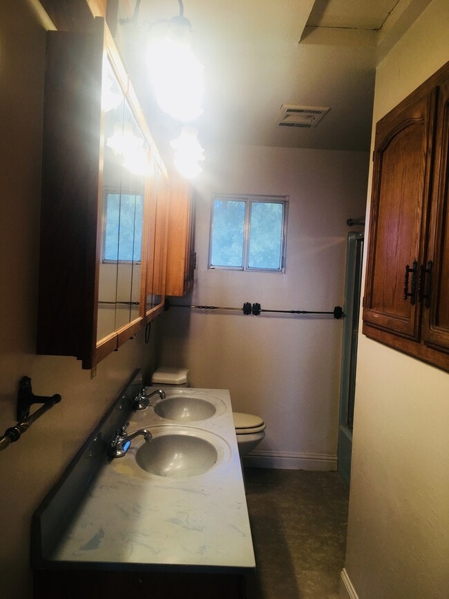 Building Photo - 2-Story Country home!