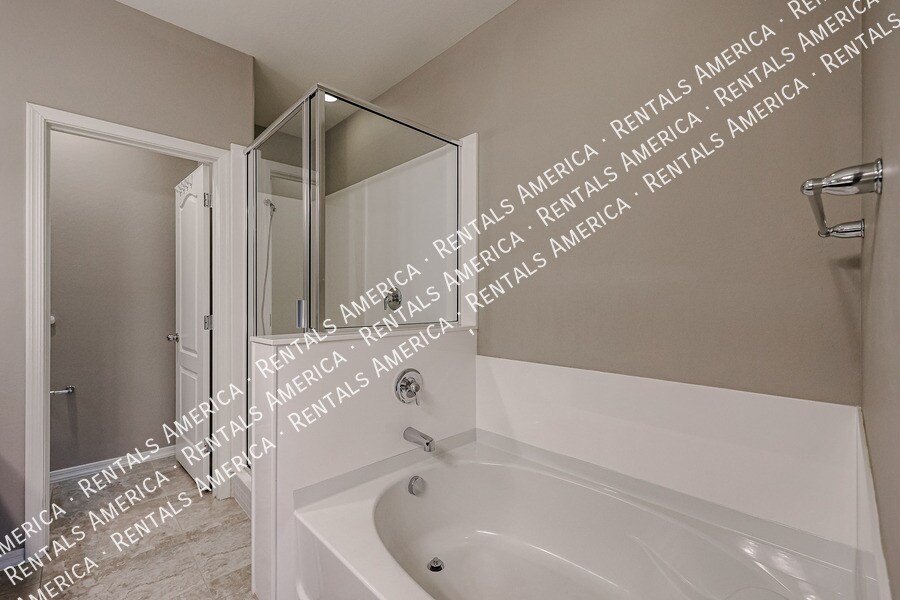 Building Photo - 4212 E Erie St