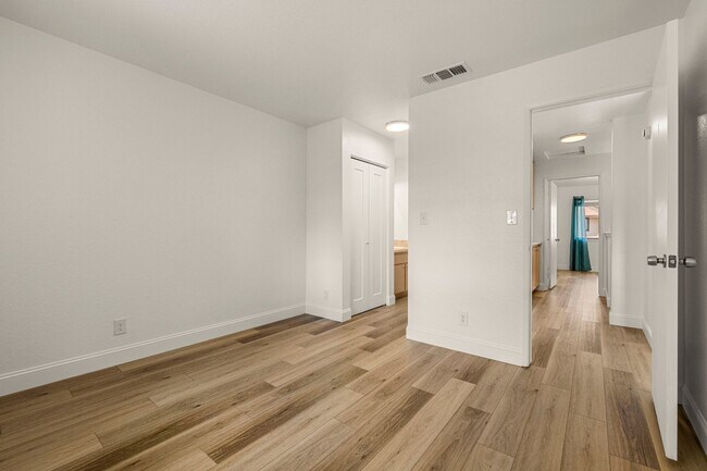 Building Photo - 5607 Walnut Ave