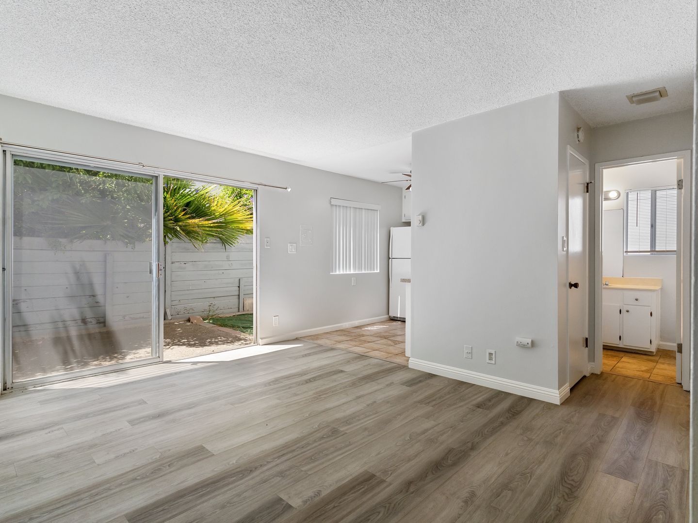 Building Photo - 425 Gaviota Ave