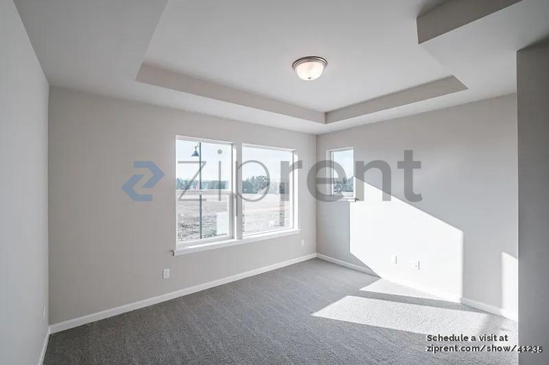 Building Photo - 8457 SE Kinnaman St