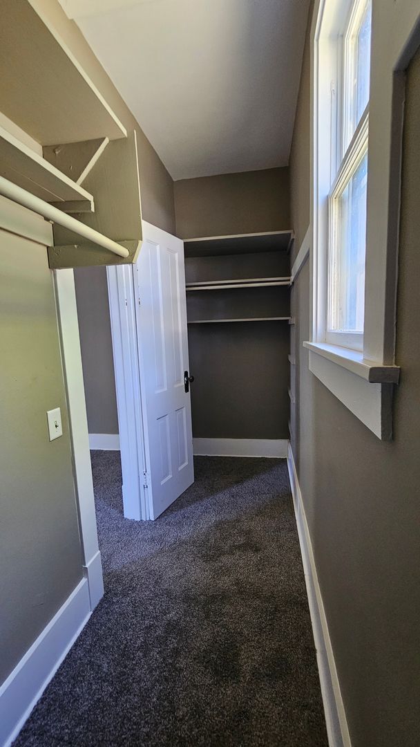 Building Photo - Spacious 2bdrm in Minier