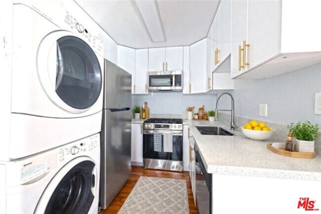 Building Photo - 1436 S Bedford St