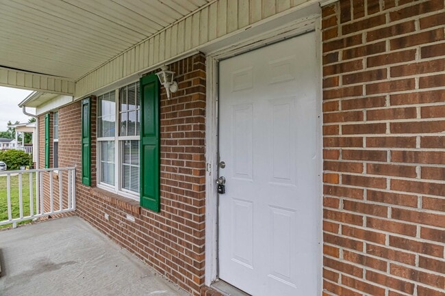 Building Photo - *Cute 3 BR 2 BA Home in Goldsboro* Minutes from SJAFB