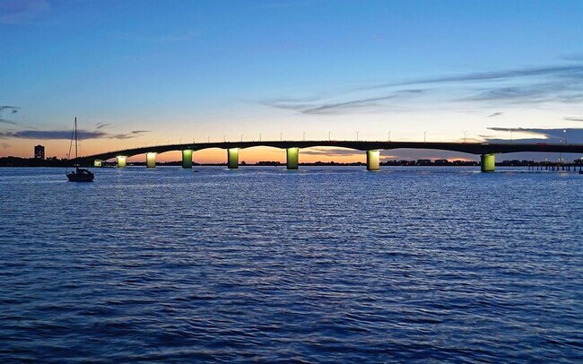 Building Photo - 835 S Osprey Ave