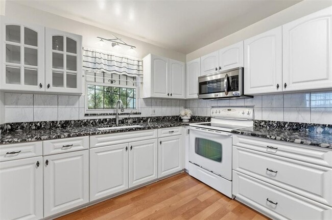 Building Photo - 2711 W Heiter St