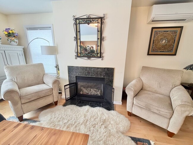 Building Photo - 4 Bedroom Home in South Burlington VT Available 4/1!