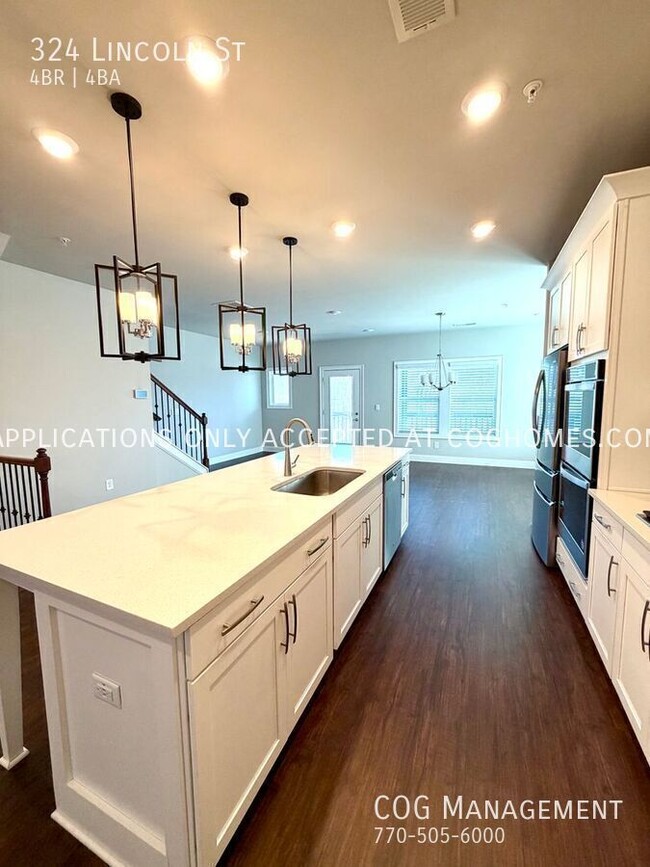 Building Photo - 324 Lincoln St