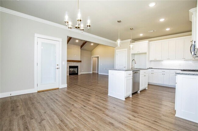 Building Photo - 1936 Seay Cir