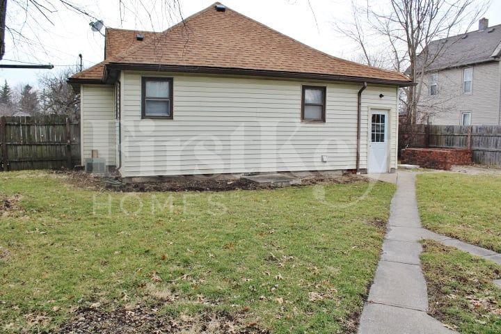 Building Photo - 304 E 4th St