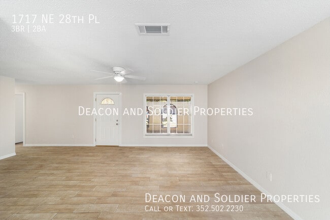 Building Photo - 1717 NE 28th Pl