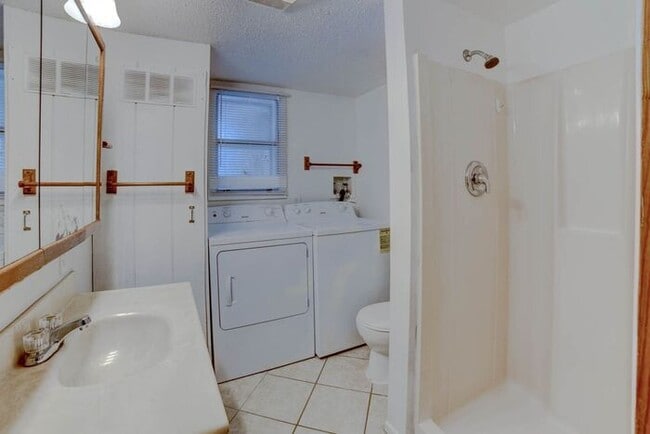 Building Photo - Spacious 2 Bed + Flex Space – Perfect Room...