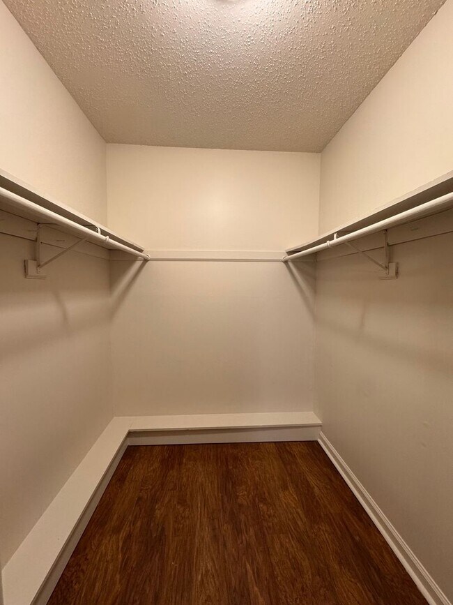 Building Photo - Top Floor Apartment for Rent in Bridgewater
