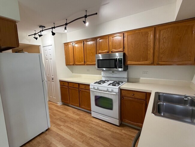 Building Photo - 986 West Ct