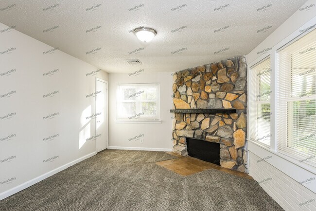 Building Photo - 16 St Laurence Dr