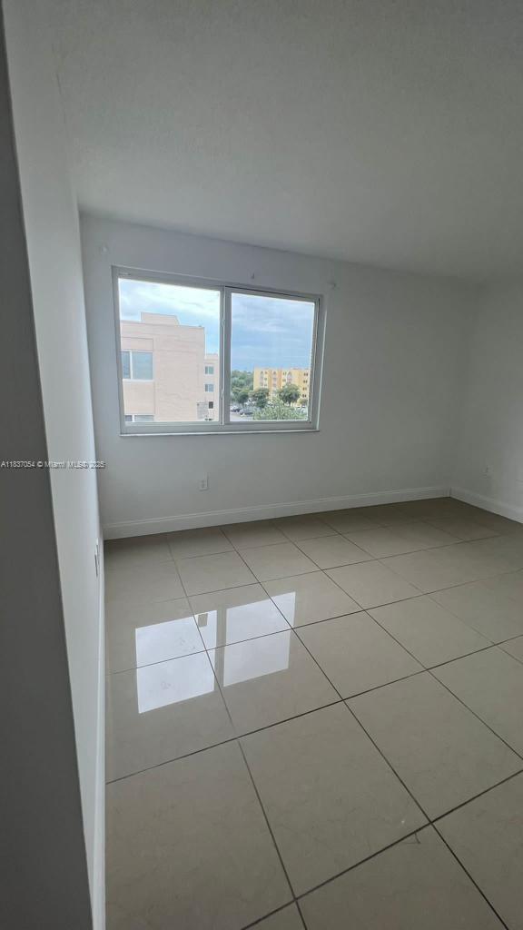 Building Photo - 6950 Miami Gardens Dr