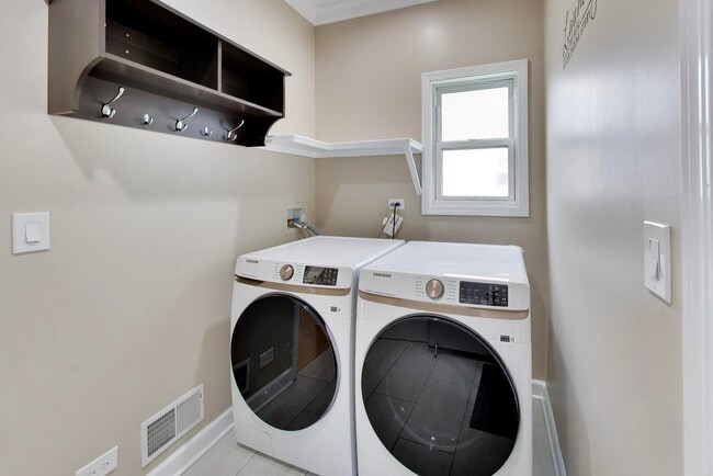 Building Photo - 501 Tuscany Dr