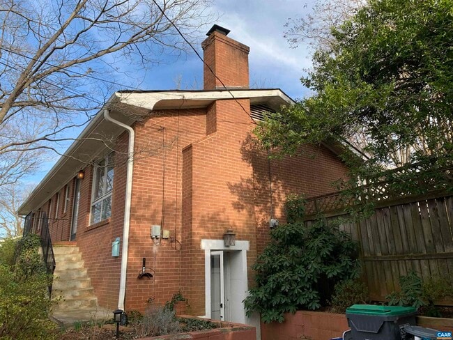 Building Photo - 1028 St Charles Ave