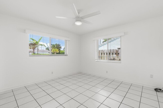 Building Photo - 360 Palmetto St