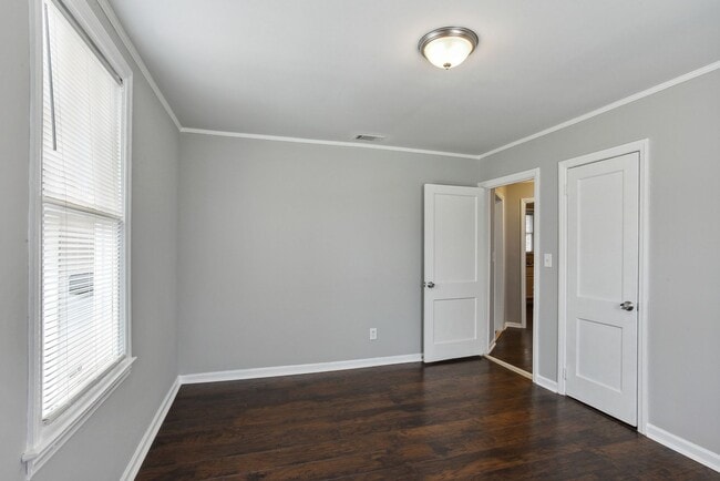 Building Photo - Large 3BR/1BA Eastside Savannah Home For Rent