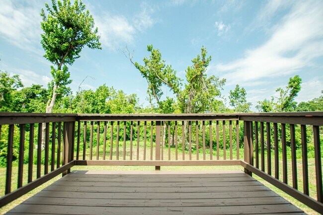 Building Photo - 2066 Tynewood Dr