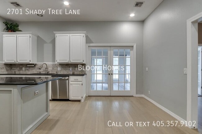 Building Photo - 2701 Shady Tree Ln