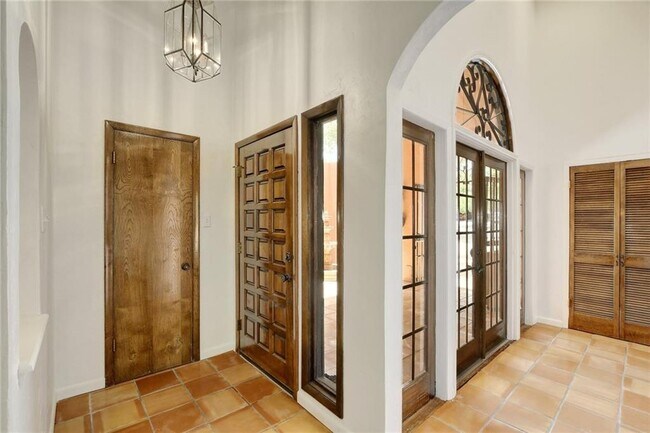 Building Photo - 108 Acapulco Dr