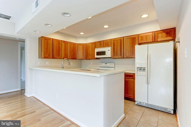 Building Photo - 2A Queen Victoria Ct