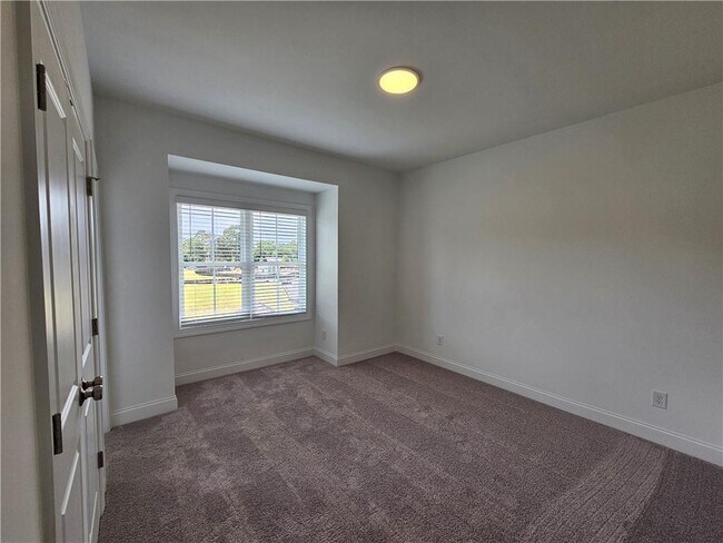 Building Photo - 502 Healy Dr