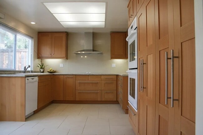 Building Photo - 11 Woodhollow