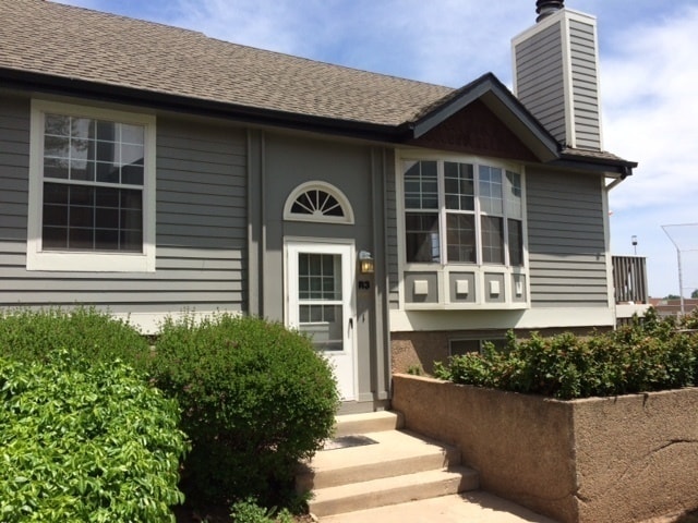 Building Photo - Awesome 4 Bedroom 2 Bath Townhome - Bike t...