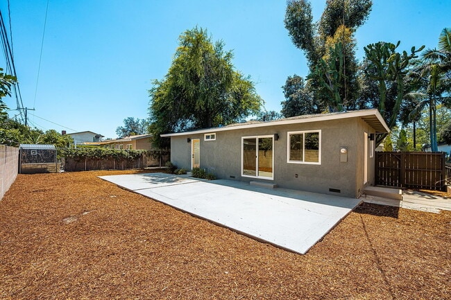 Building Photo - "Charming 3-Bedroom Haven in the Heart of Santa Ana – Your Perfect Retreat Awaits!"