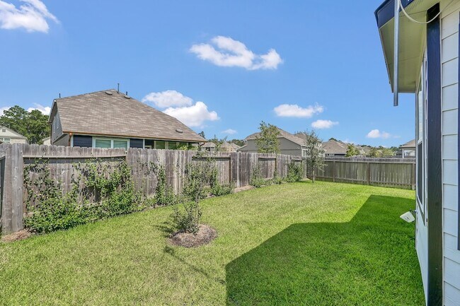 Building Photo - 2237 Raider Dr