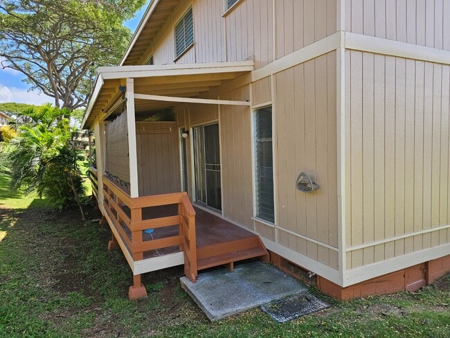 Building Photo - 3 bedroom, 1.5 bathroom and 2 parking condo.